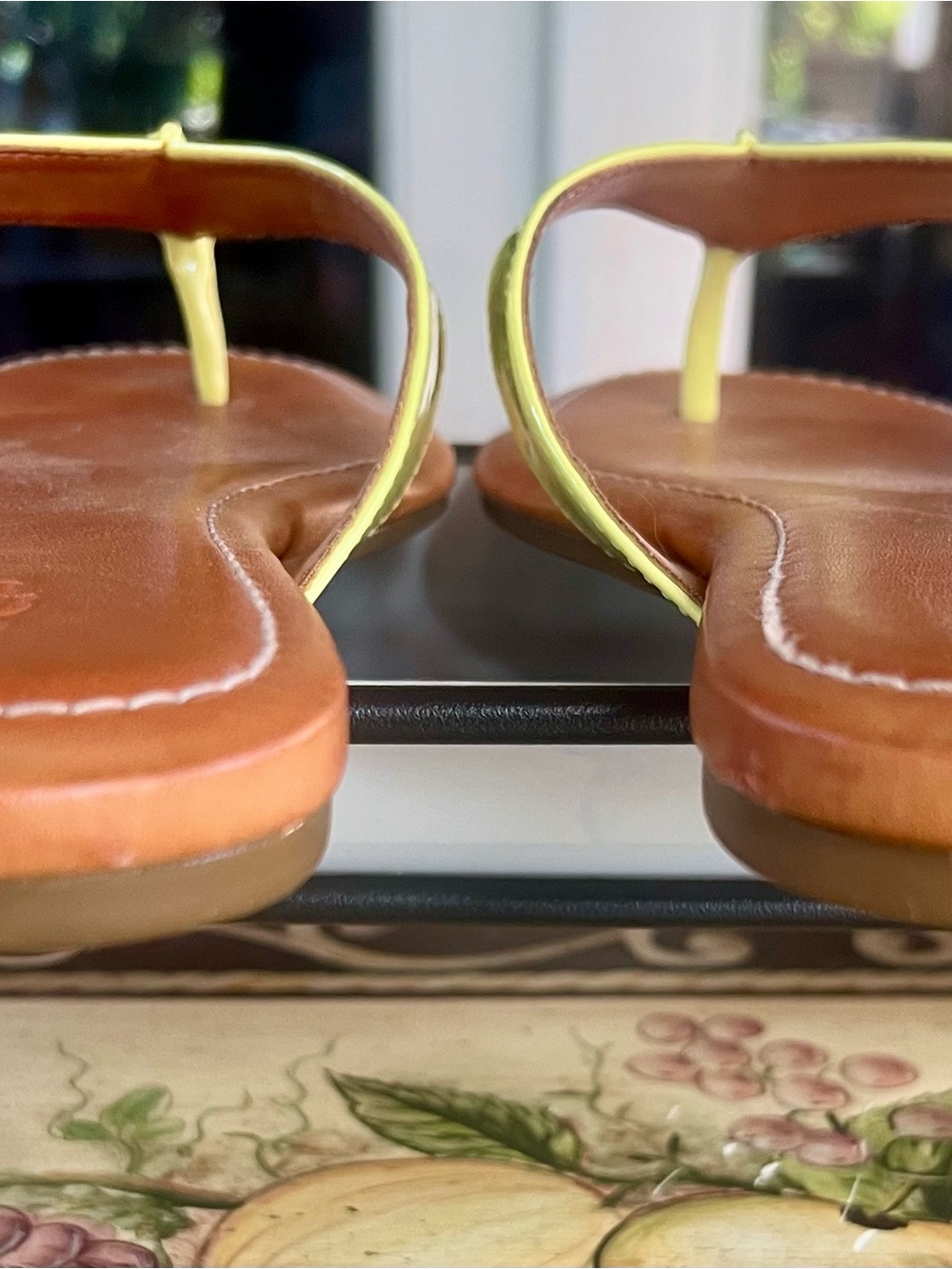 UGG Tuolumne Lime Yellow Patent Leather Thong Sandals - Picture 6 of 9